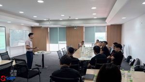 Chuyên gia Trần Tuấn Anh trao đổi cùng Học viên