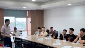 Học viên trao đổi với Chuyên gia từ VJIP