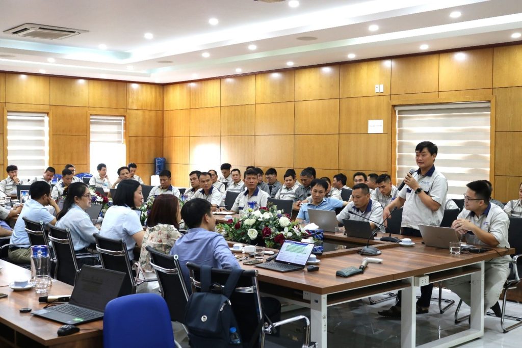 <img src="pho-giam-doc-thep-hai-duong-phat-bieu.jpg" alt="Ông Đỗ Đức Đôn, Phó Giám đốc Công ty chia sẻ tại buổi họp">